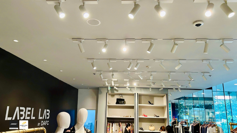 he-thong-am-thanh-nhac-nen-cho-shop-thoi-trang-bose-fs2c-Moschino-2